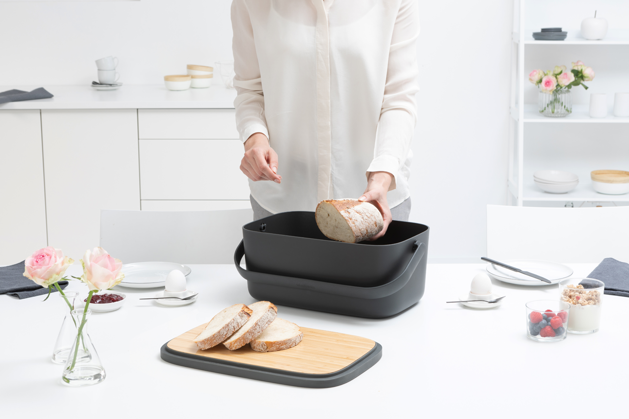 https://admins.leno.lv/storage/media/4013/nic_bread_bin_-_dark_grey_-_8710755128264_brabantia_96dpi_1280x853px_x_nr-17376.png