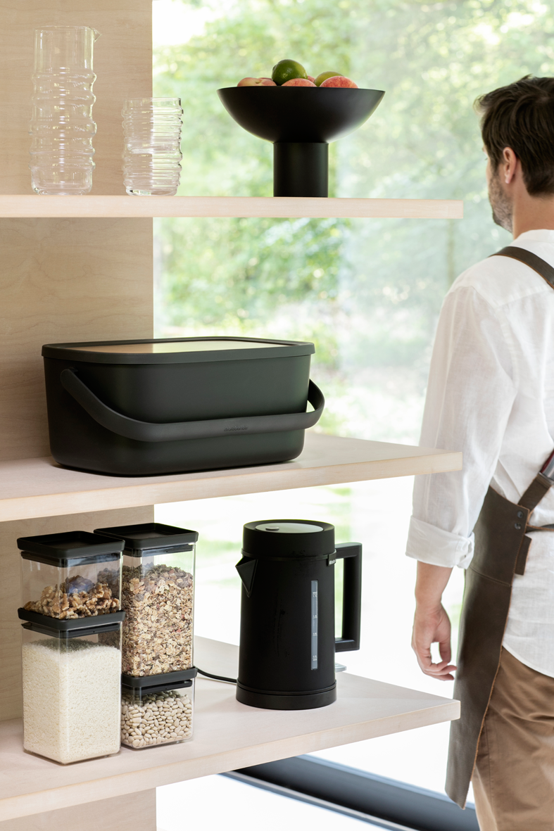 https://admins.leno.lv/storage/media/4015/nic_bread_bin_-_dark_grey_-_8710755128264_brabantia_96dpi_787x1181px_x_nr-17371.png