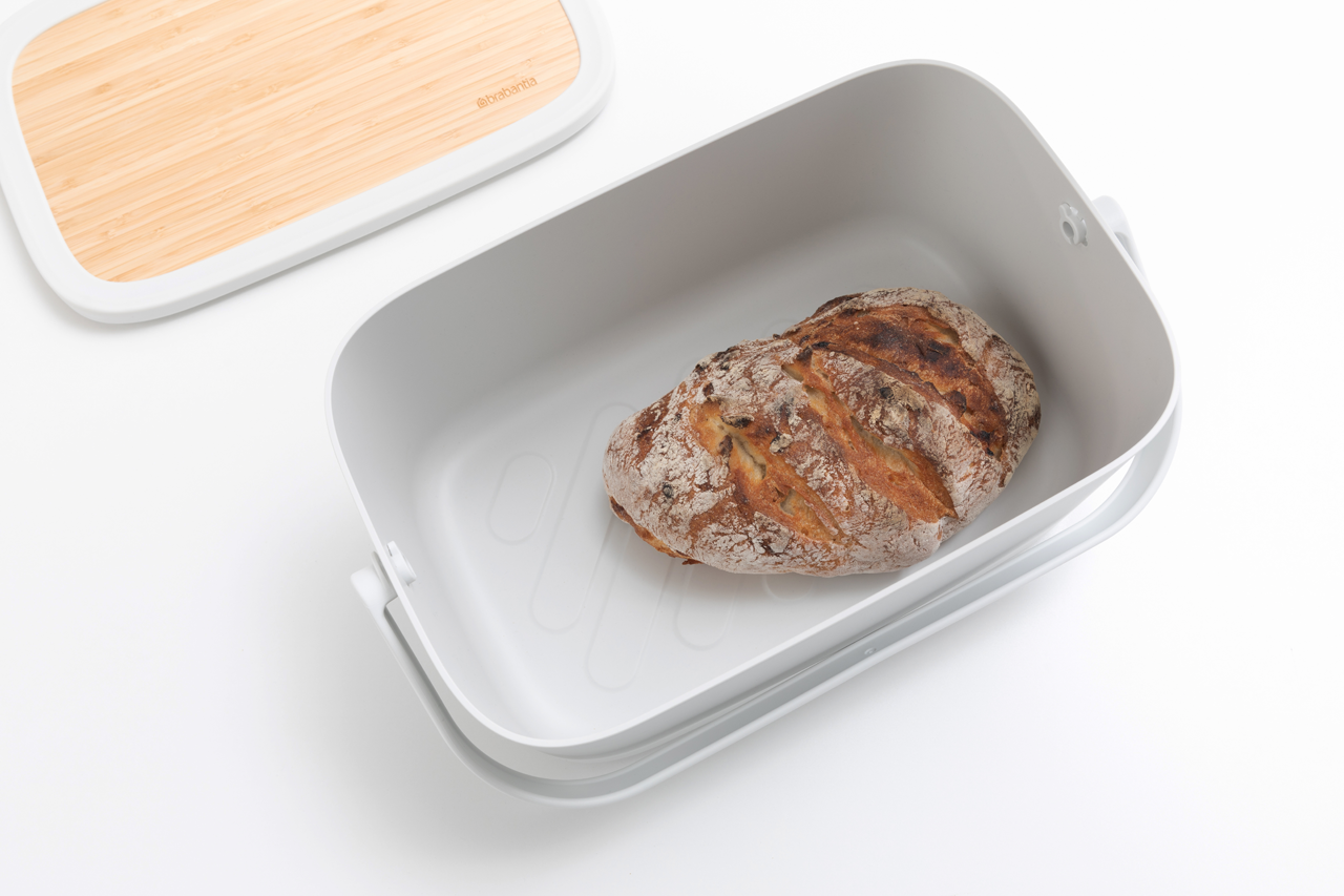 https://admins.leno.lv/storage/media/4033/nic_bread_bin_-_light_grey_-_8710755128288_brabantia_96dpi_1280x853px_x_nr-17405.png
