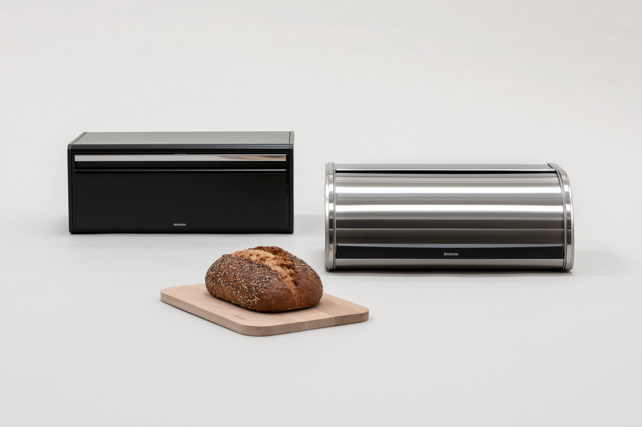 https://admins.leno.lv/storage/media/4140/fall_front_bread_bin_-_matt_black_-_8710755333484_brabantia_96dpi_1280x853px_x_nr-17639.png