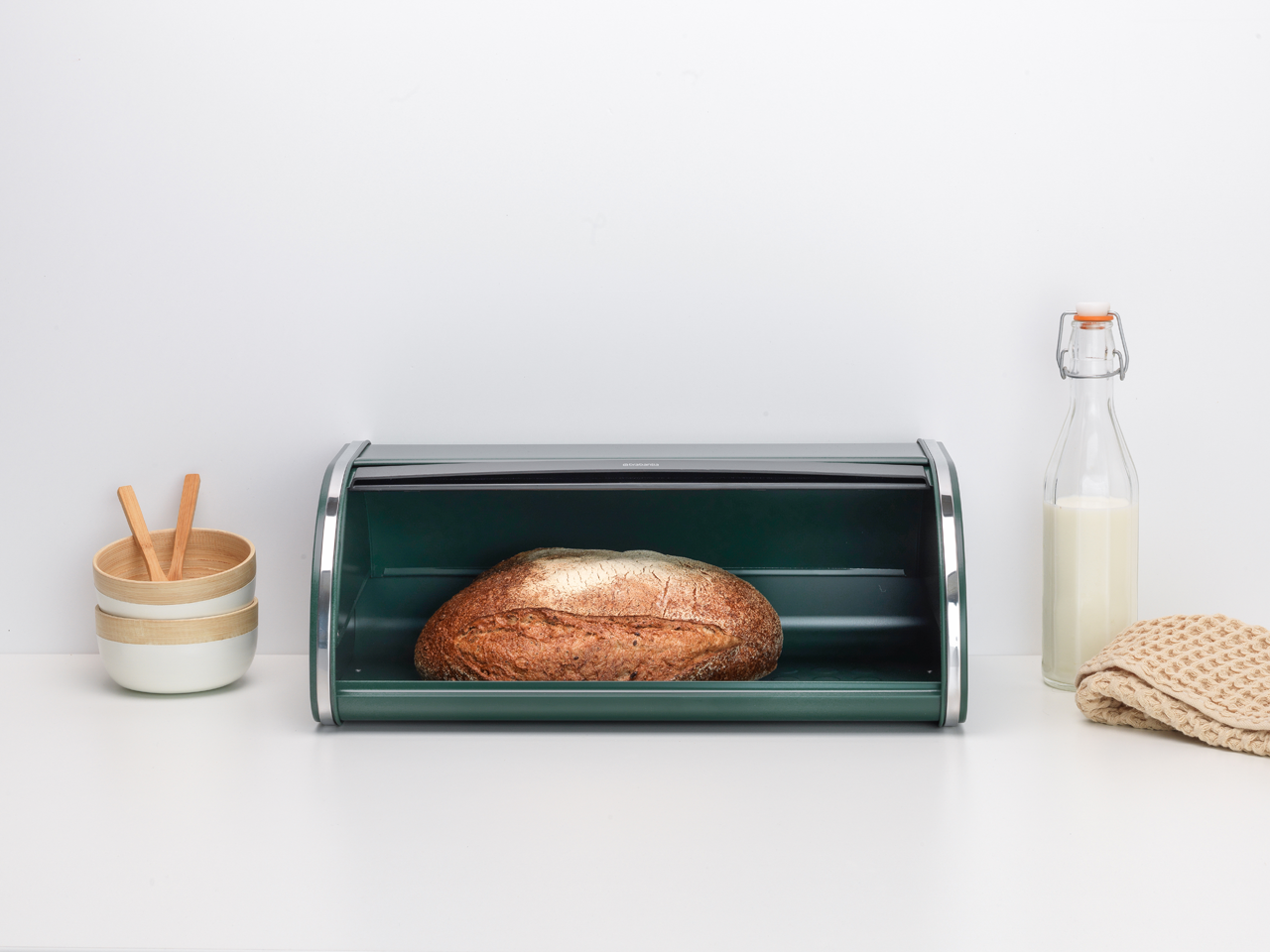 https://admins.leno.lv/storage/media/4420/roll_top_bread_bin_-_pine_green_-_8710755304767_brabantia_96dpi_1280x960px_x_nr-21112.png