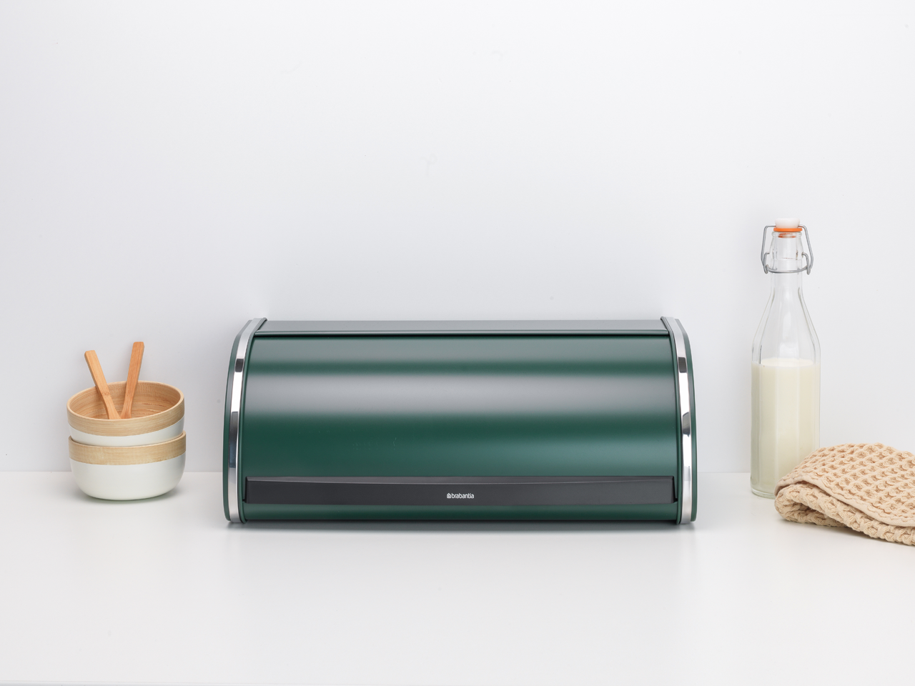 https://admins.leno.lv/storage/media/4422/roll_top_bread_bin_-_pine_green_-_8710755304767_brabantia_96dpi_1280x960px_x_nr-21110.png