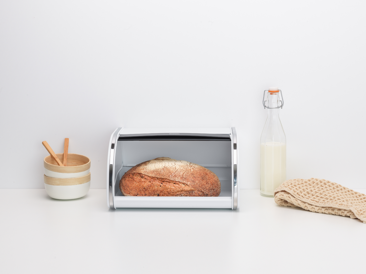 https://admins.leno.lv/storage/media/4432/roll_top_bread_bin,_medium_-_white_-_8710755306044_brabantia_96dpi_1280x960px_x_nr-21173.png