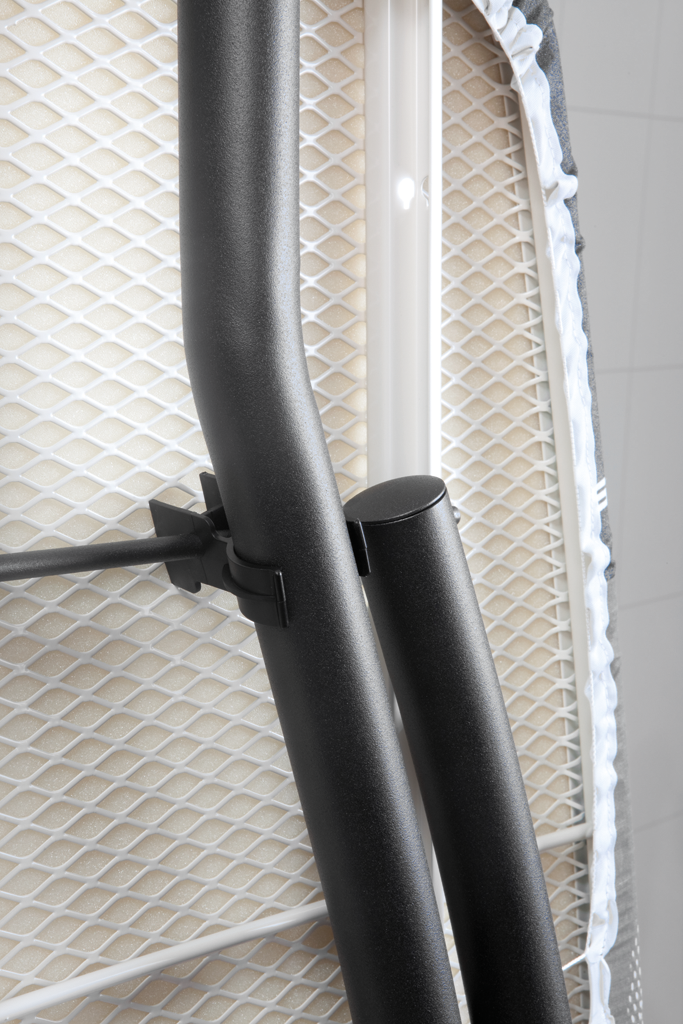 https://admins.leno.lv/storage/media/4493/ironing_board_d,_135x45cm,_hrpz_-_titan_oval_-_8710755345647_brabantia_72dpi_683x1024px_x_nr-3778.png