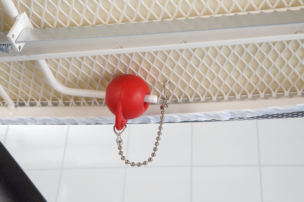 https://admins.leno.lv/storage/media/4497/ironing_board_d,_135x45cm,_hrpz_-_titan_oval_-_8710755345647_brabantia_300dpi_1181x787px_x_nr-3777.png
