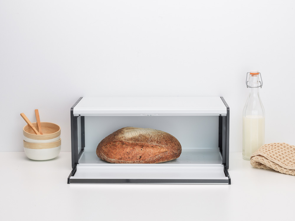 https://admins.leno.lv/storage/media/4757/fall_front_bread_bin_-_white_-_8710755306006_brabantia_96dpi_1000x750px_7_nr-21155.jpg