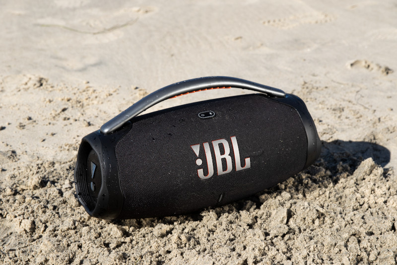 https://admins.leno.lv/storage/media/8793/jbl_boombox_3_in_the_sand.jpg